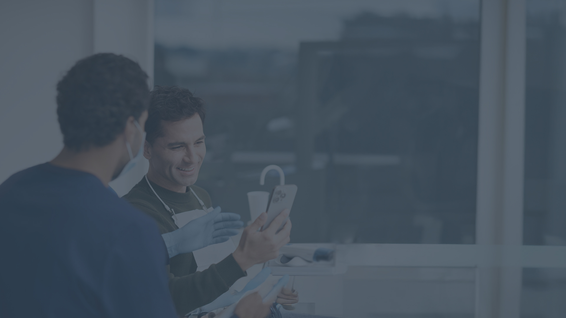 Dental consultation with TRIOS scanner